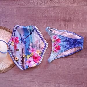 Extremely rare Y2K Hobie Hawaiin scene two piece. Size Small